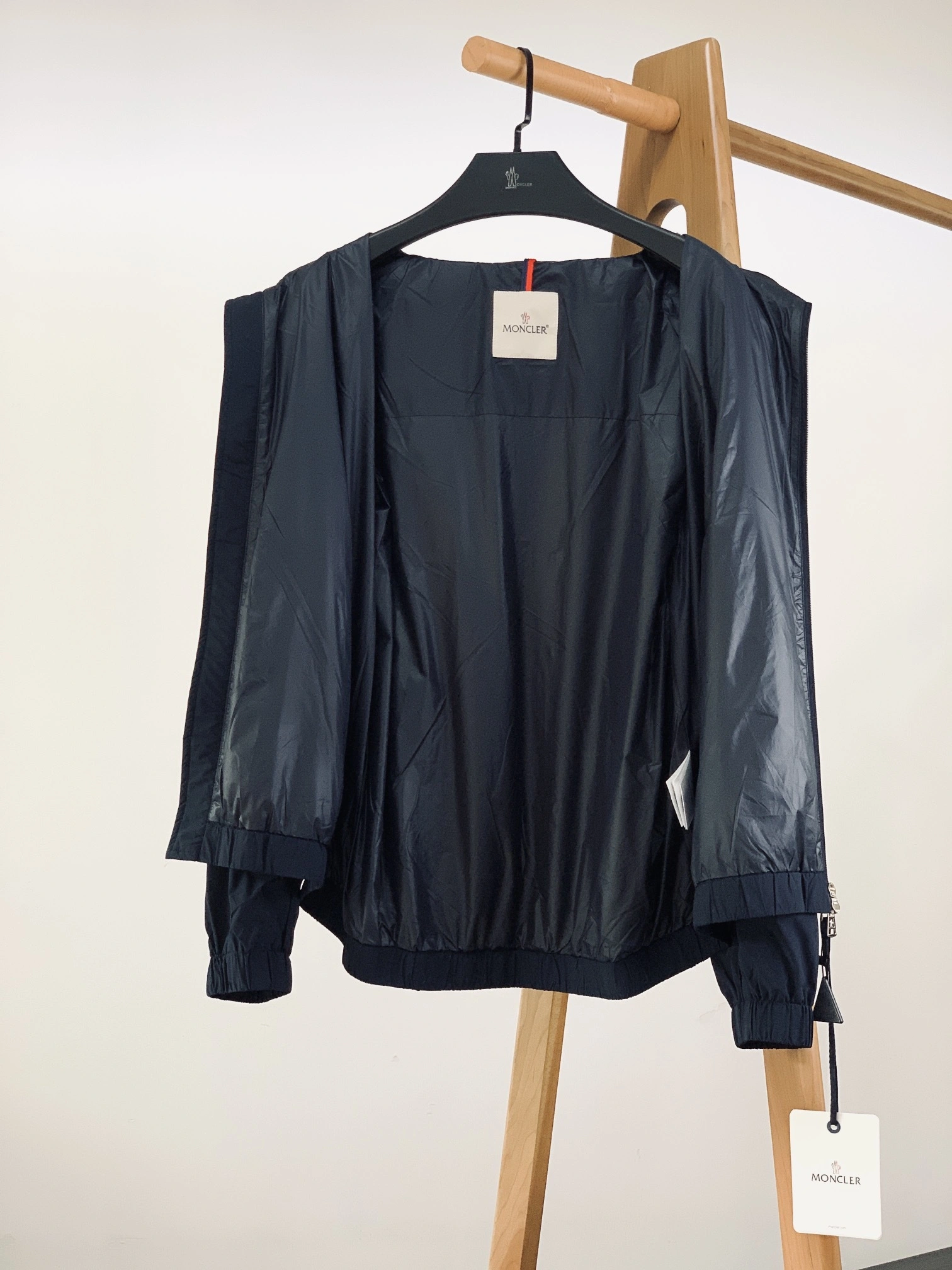 wg.luxury- 7o9385r item:D-F443J2310